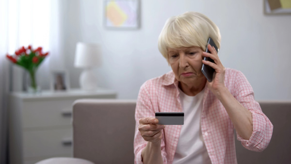 senior-reporting-CC-fraud